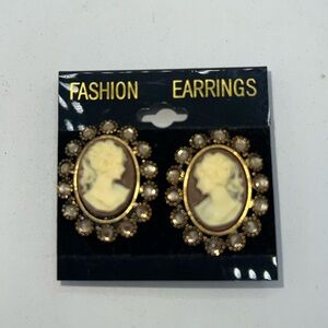 Fashion Jewelry Cameo Clip On Earrings